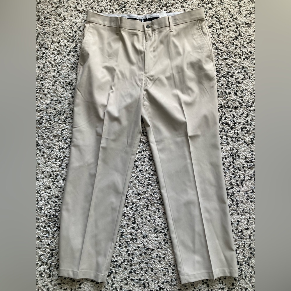 Men’s Callaway golf slim pants 38/30, light kahki/bone color